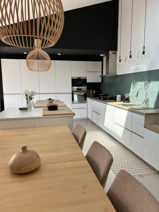 Belle Maison Contemporaine Ampus Exteriér fotografie