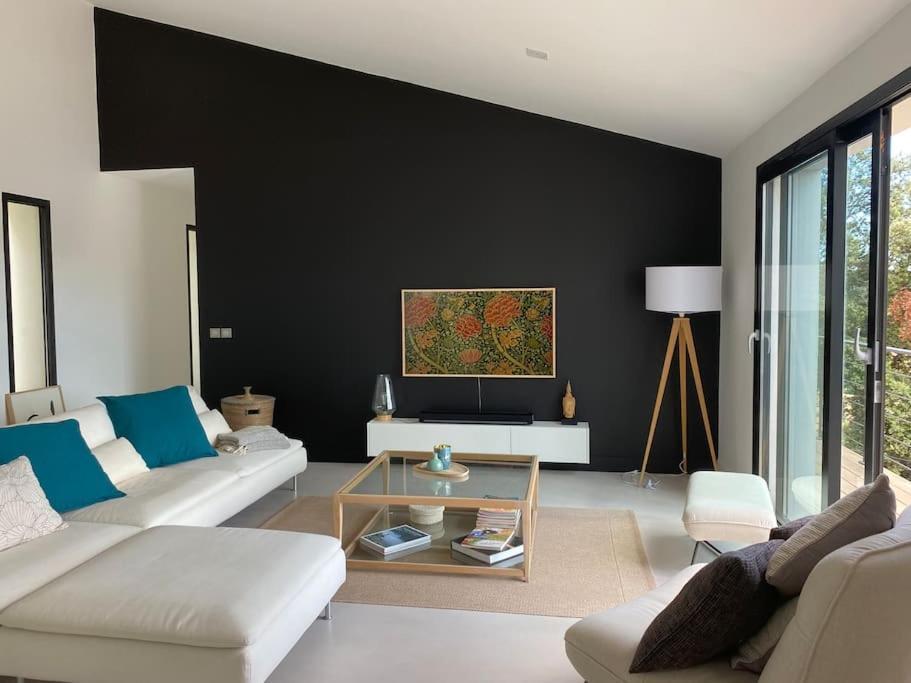 Belle Maison Contemporaine Ampus Exteriér fotografie